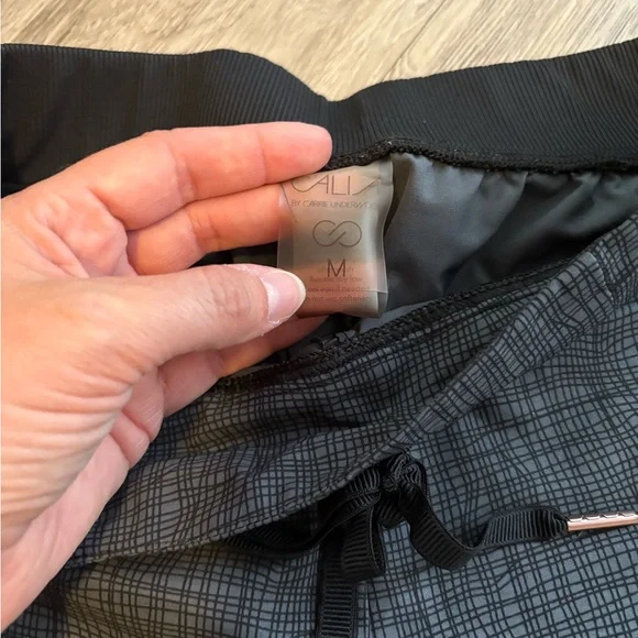 Stylish Black Women's Shorts - Picture 3 of 3